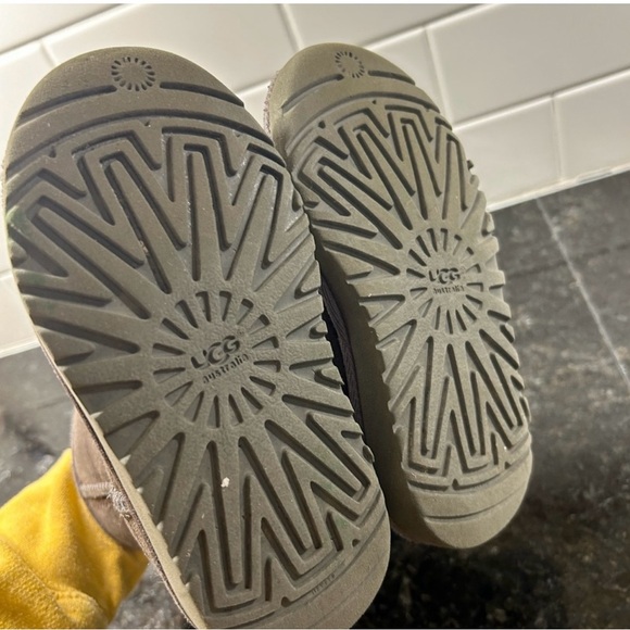 UGG | TODDLER CLASSIC ll UGGS GREY SZ 9 - Picture 9 of 10